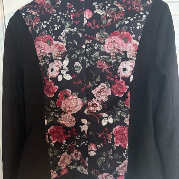 Cleo Black and Floral Stretch Blazer. Women’s size Large. - Picture 2 of 7
